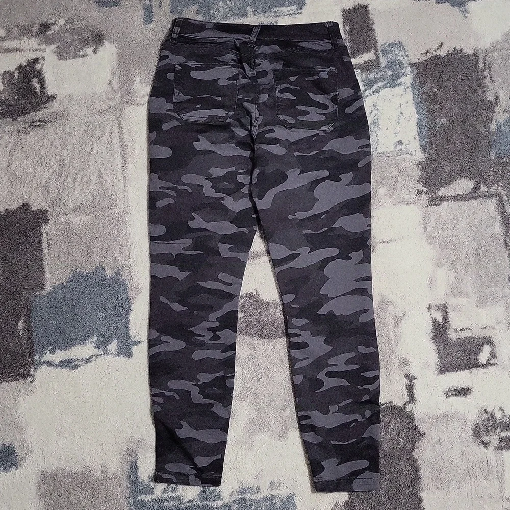 Knox Rose Gray Camo Pants